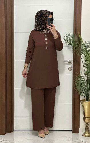 7044 K 90 kahverengi DÜĞMELİ fitilli burgu kumaş tunik pantolon takım buyuk beden yeni sezon