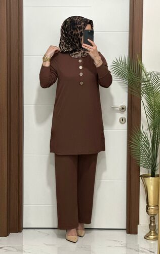 7044 K 90 kahverengi DÜĞMELİ fitilli burgu kumaş tunik pantolon takım buyuk beden yeni sezon